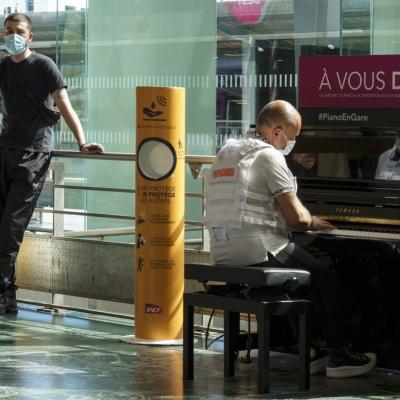 Piano a la gare